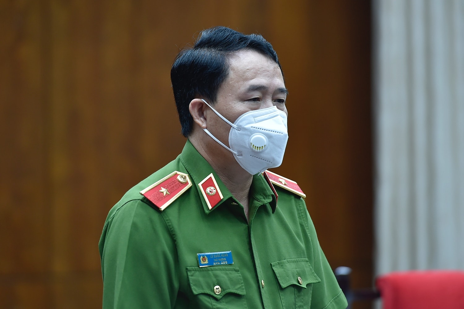Thiếu tướng Lê Quốc Hùng, Thứ trưởng Bộ Công an: Công an các tỉnh đồng loạt thực hiện nhiều giải pháp nhằm hạn chế người dân ra khỏi nhà. Ảnh: VGP/Đình Nam Thiếu tướng Lê Quốc Hùng, Thứ trưởng Bộ Công an: Công an các tỉnh đồng loạt thực hiện nhiều giải pháp nhằm hạn chế người dân ra khỏi nhà. Ảnh: VGP/Đình Nam