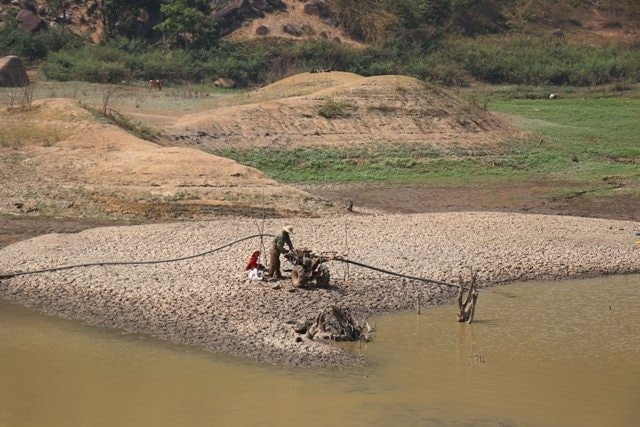 Tây Nguyên có nhiều hồ chứa thường xuyên “trơ đáy” (Trong ảnh: Hồ thủy lợi Ea Juô, huyện Krông Bông, tỉnh Đắk Nông - Ảnh TL) Tây Nguyên có nhiều hồ chứa thường xuyên “trơ đáy” (Trong ảnh: Hồ thủy lợi Ea Juô, huyện Krông Bông, tỉnh Đắk Nông - Ảnh TL)