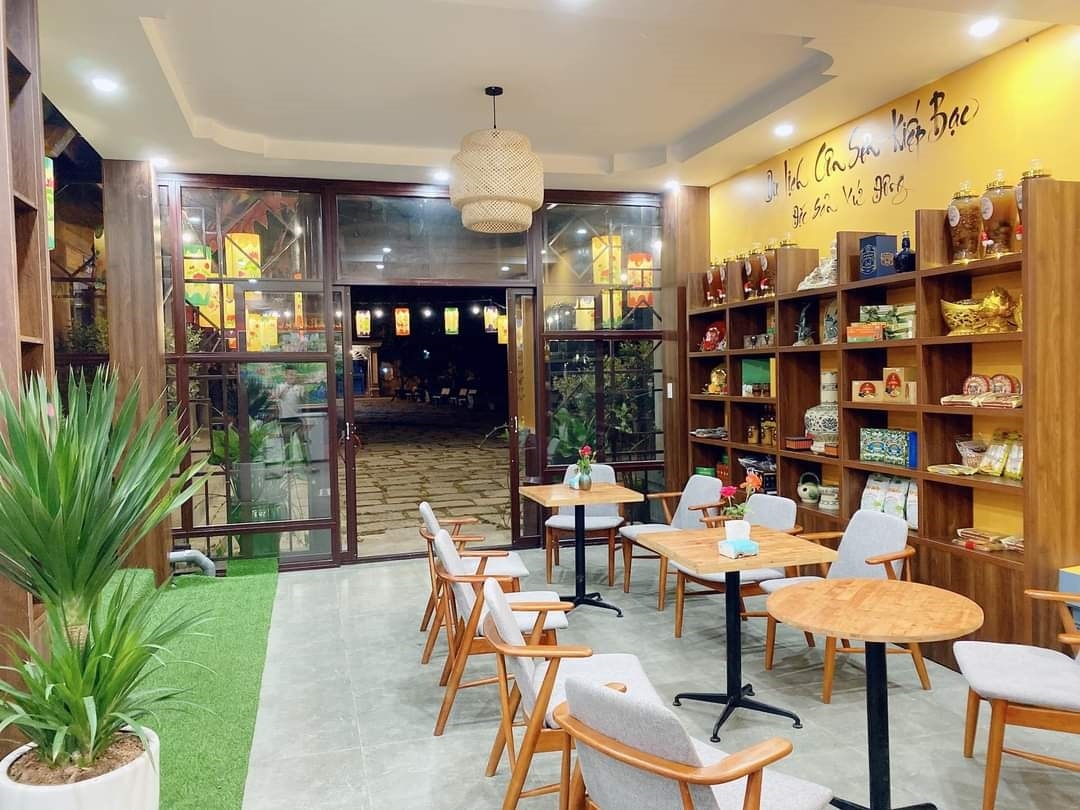 Không gian trưng bày giới thiệu sản phẩm Trà sen Kiếp Bạc tại Khu di tích Côn Sơn Kiếp Bạc Không gian trưng bày giới thiệu sản phẩm Trà sen Kiếp Bạc tại Khu di tích Côn Sơn Kiếp Bạc