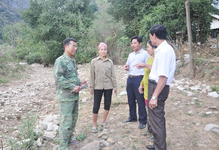 Người có uy tín huyện Mường Lát thường xuyên tuyên truyền cho người dân tích cực tham gia bảo vệ an ninh khu vực biên giới