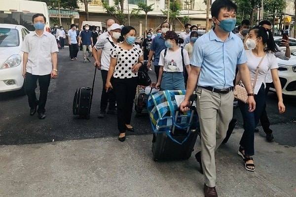 Đoàn y, bác sỹ lên đường chống dịch 