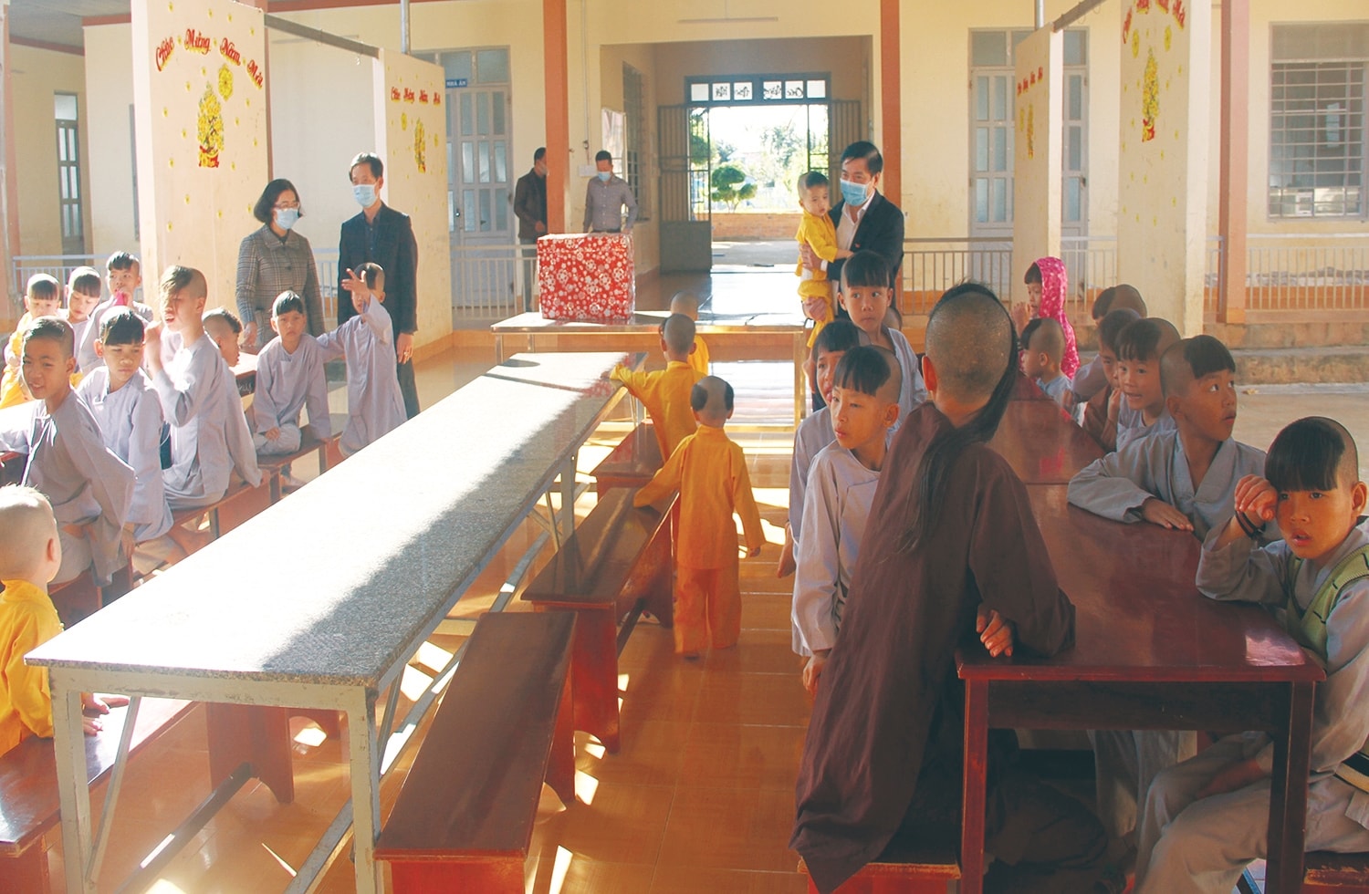 Những em nhỏ đang được chùa Bửu Thắng cơ sở 2 nuôi dưỡng