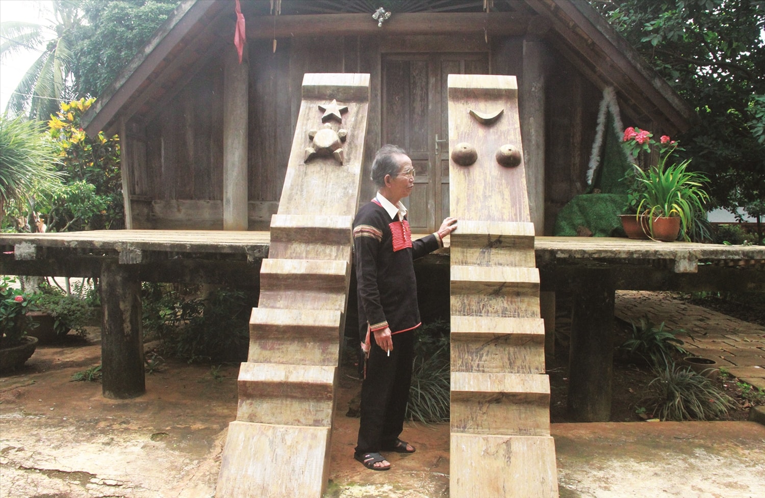 Nhà dài của gia đình già Ama Pi, buôn Akô Dhông