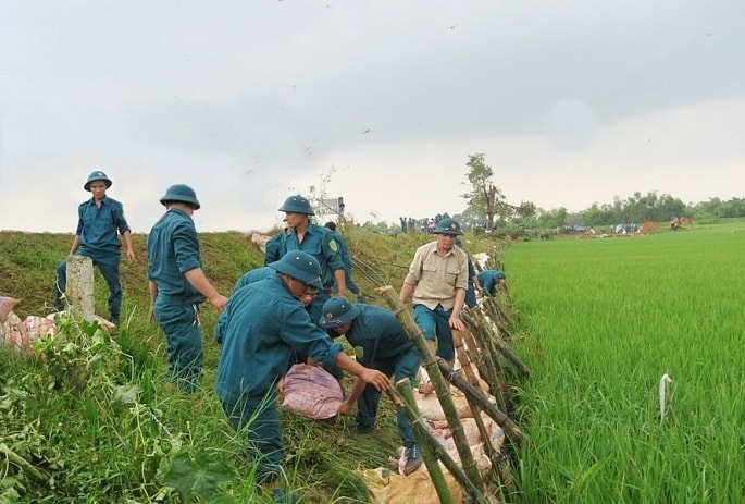 Dân quân tự vệ là lực lượng nòng cốt của đội xung kích phòng chống thiên tai và tìm kiếm cứu nạn cấp xã. Ảnh minh họa