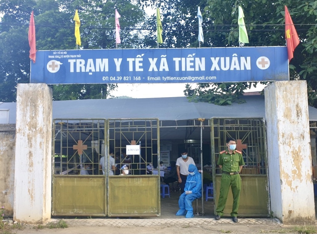 Xã Tiến Xuân, huyện Thạch Thất là “điểm nóng” của dịch Covid -19 nên công tác phòng chống dịch được thực hiện nghiêm ngặt