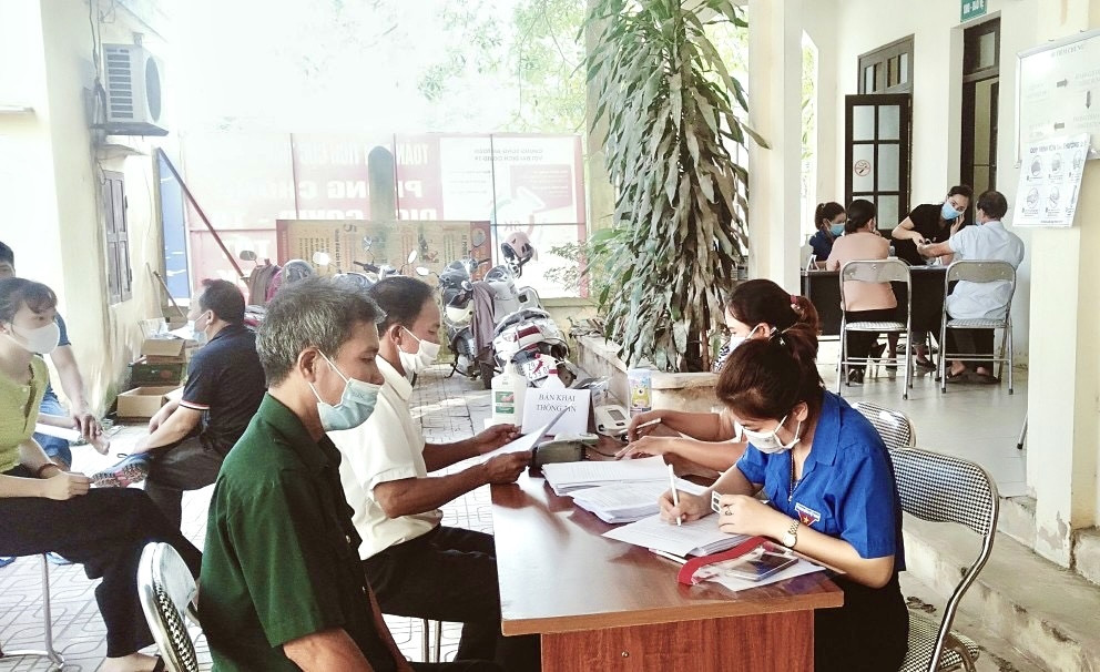 Các đối tượng chính sách, đồng bào DTTS ở xã Ba Trại, huyện Ba Vì được ưu tiên tiêm phòng Vắc xin ngừa Covid -19