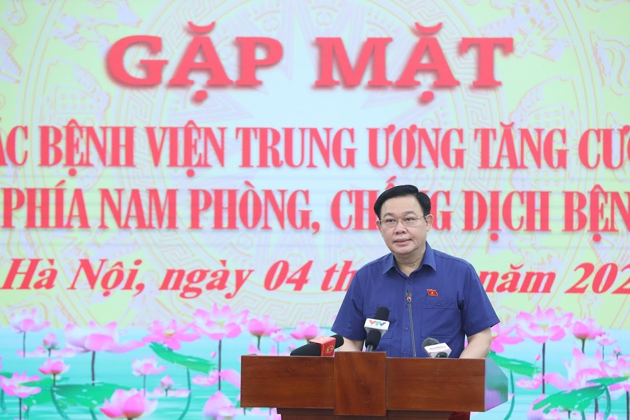 Ủy viên Bộ Chính trị, Chủ tịch Quốc hội Vương Đình Huệ phát biểu tại buổi Gặp mặt