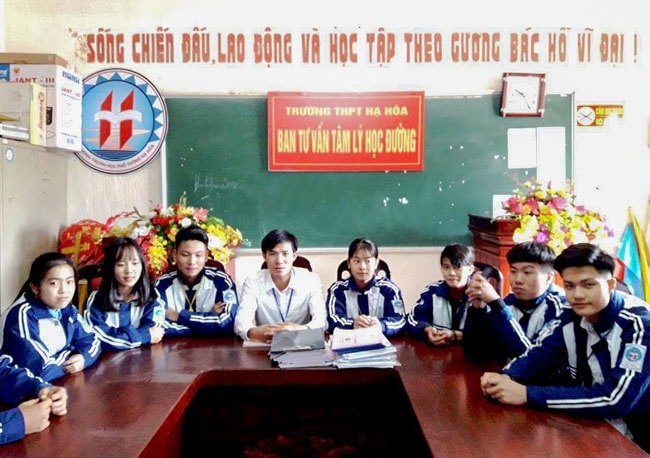 Thành lập ban tư vấn tâm lý học đường để tư vấn kỹ năng sử dụng MXH cho học sinh. (Ảnh tư liệu, chụp trước ngày 27/4/2021) Thành lập ban tư vấn tâm lý học đường để tư vấn kỹ năng sử dụng MXH cho học sinh. (Ảnh tư liệu, chụp trước ngày 27/4/2021)