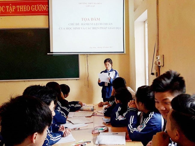 Sinh hoạt tập thể về đề tài những hành vi lệch chuẩn ở trường THPT Hạ Hòa, Phú Thọ. (Ảnh tư liệu, chụp trước ngày 27/4/2021) Sinh hoạt tập thể về đề tài những hành vi lệch chuẩn ở trường THPT Hạ Hòa, Phú Thọ. (Ảnh tư liệu, chụp trước ngày 27/4/2021)