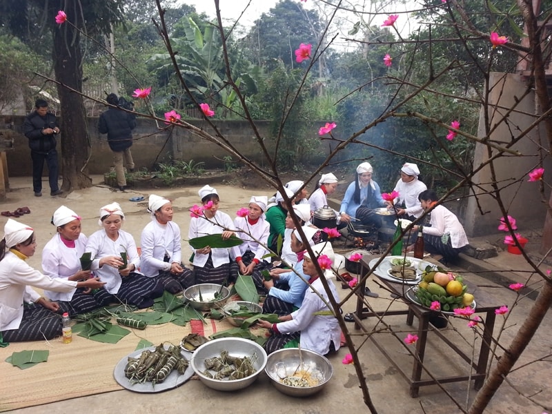 Cùng với bánh chưng, bánh tét, món bánh đầu chó không thể thiếu trong mâm cúng ngày Xuân của đồng bào Thổ Cùng với bánh chưng, bánh tét, món bánh đầu chó không thể thiếu trong mâm cúng ngày Xuân của đồng bào Thổ