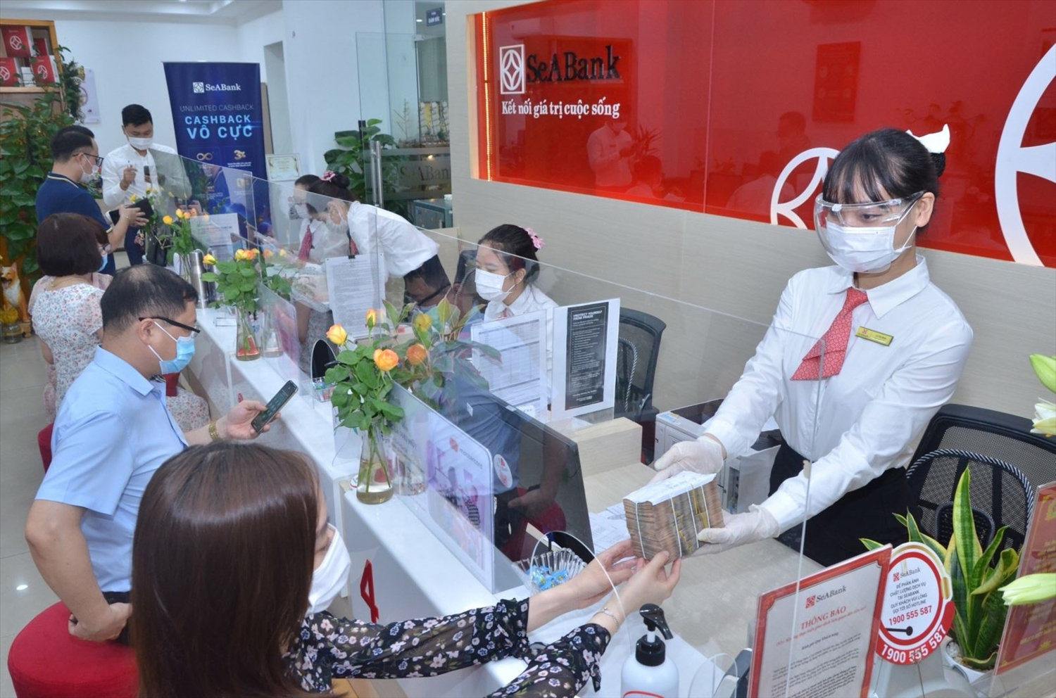 Cần thêm gói tín dụng tiếp sức doanh nghiệp nhỏ và vừa. Ảnh: Phan T.Thu.