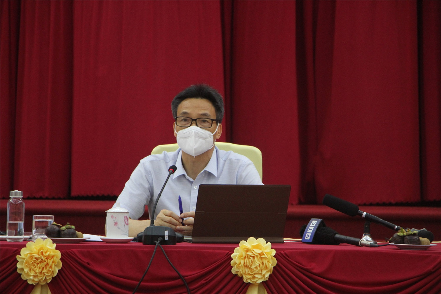 Phó Thủ tướng Chính phủ Vũ Đức Đam phát biểu tại buổi làm việc