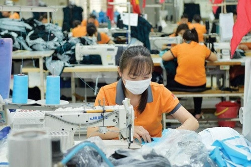 Chính phủ đã triển khai nhiều gói hỗ trợ cho người dân và doanh nghiệp thời gian qua. Ảnh: TL