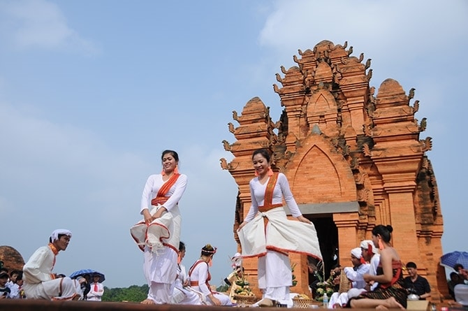 Đây cũng là nơi hàng năm đồng bào Chăm tổ chức các lễ hội quan trọng, mang đậm tính dân gian trong cộng đồng người Chăm