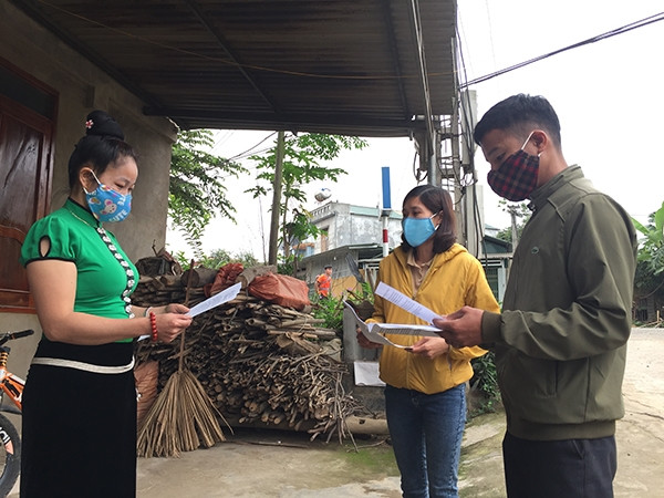 Thị xã Nghĩa Lộ (Yên Bái) chú trọng tuyên truyền về phòng chống dịch bệnh đến từng hộ gia đình đồng bào dân tộc thiểu số. Ảnh minh họa Thị xã Nghĩa Lộ (Yên Bái) chú trọng tuyên truyền về phòng chống dịch bệnh đến từng hộ gia đình đồng bào dân tộc thiểu số. Ảnh minh họa