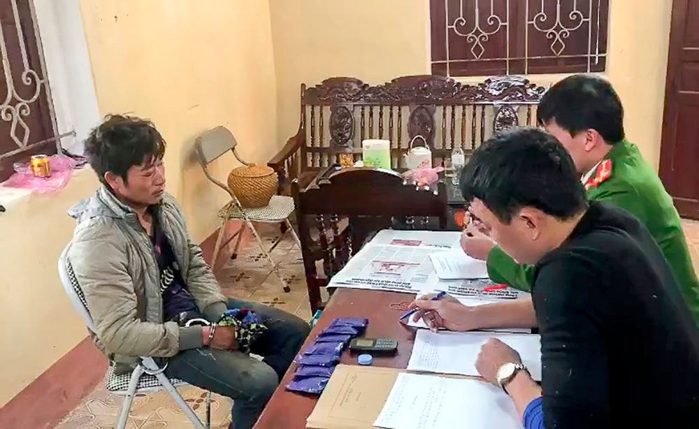 Một trong những đối tượng có hành vi tàng trữ, vận chuyển trái phép chất ma túy do Công an huyện Ngọc Lặc bắt giữ