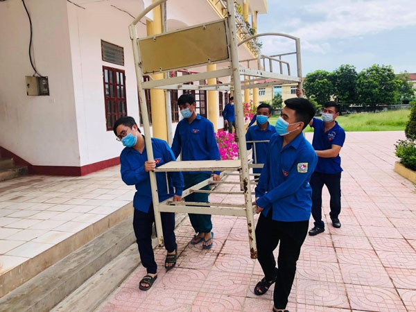 Đoàn viên thanh niên Hà Tĩnh tham gia chuẩn bị cơ sở vật chất cho khu cách ly tập trung Đoàn viên thanh niên Hà Tĩnh tham gia chuẩn bị cơ sở vật chất cho khu cách ly tập trung