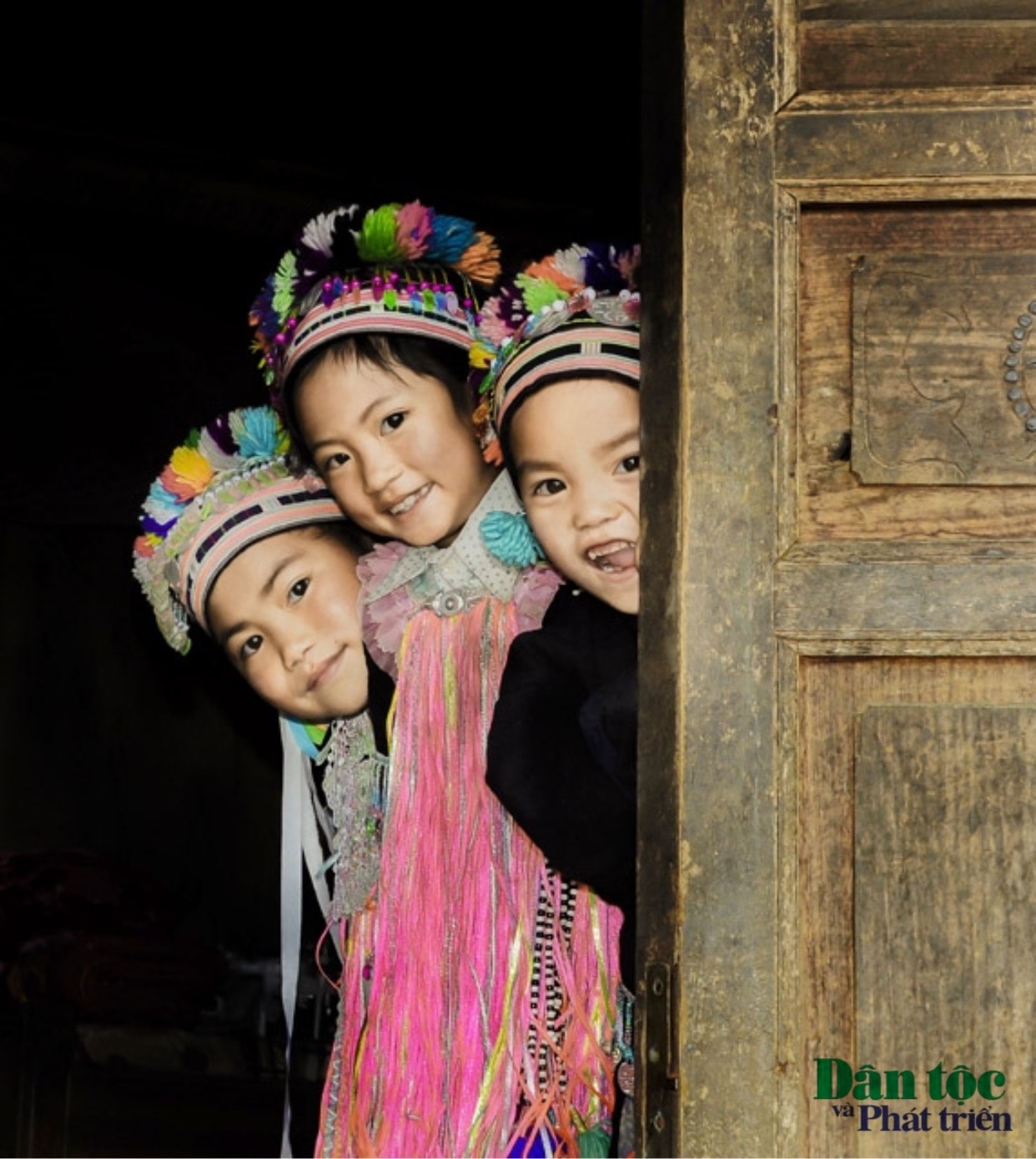 Những ánh mắt lạ lẫm trẻ con mỗi khi có người lạ đến thăm