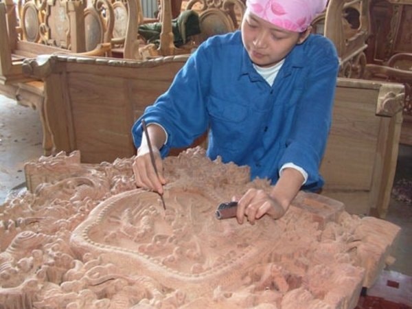 Nghề thủ công mỹ nghệ đem lại thu nhập chính cho người dân nơi đây.
