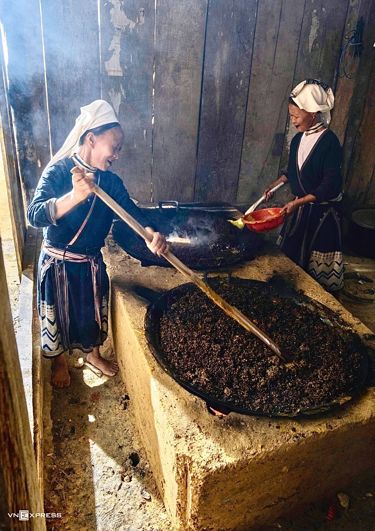 Mùa thu hoạch sáp ong của người Dao Tiền 7
