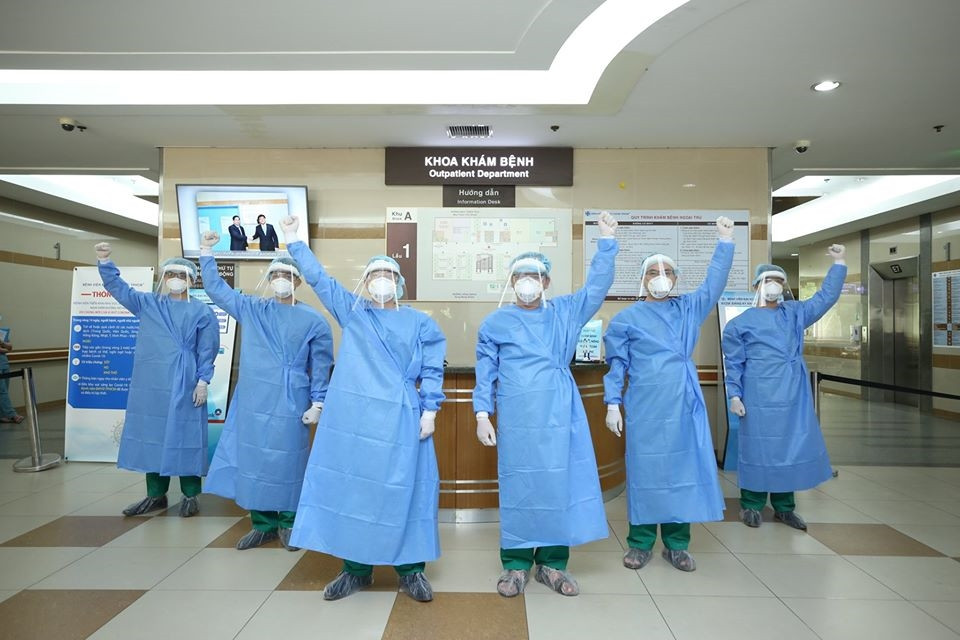Các bác sĩ kêu gọi cộng đồng chung tay phòng chống dịch Covid-19.
