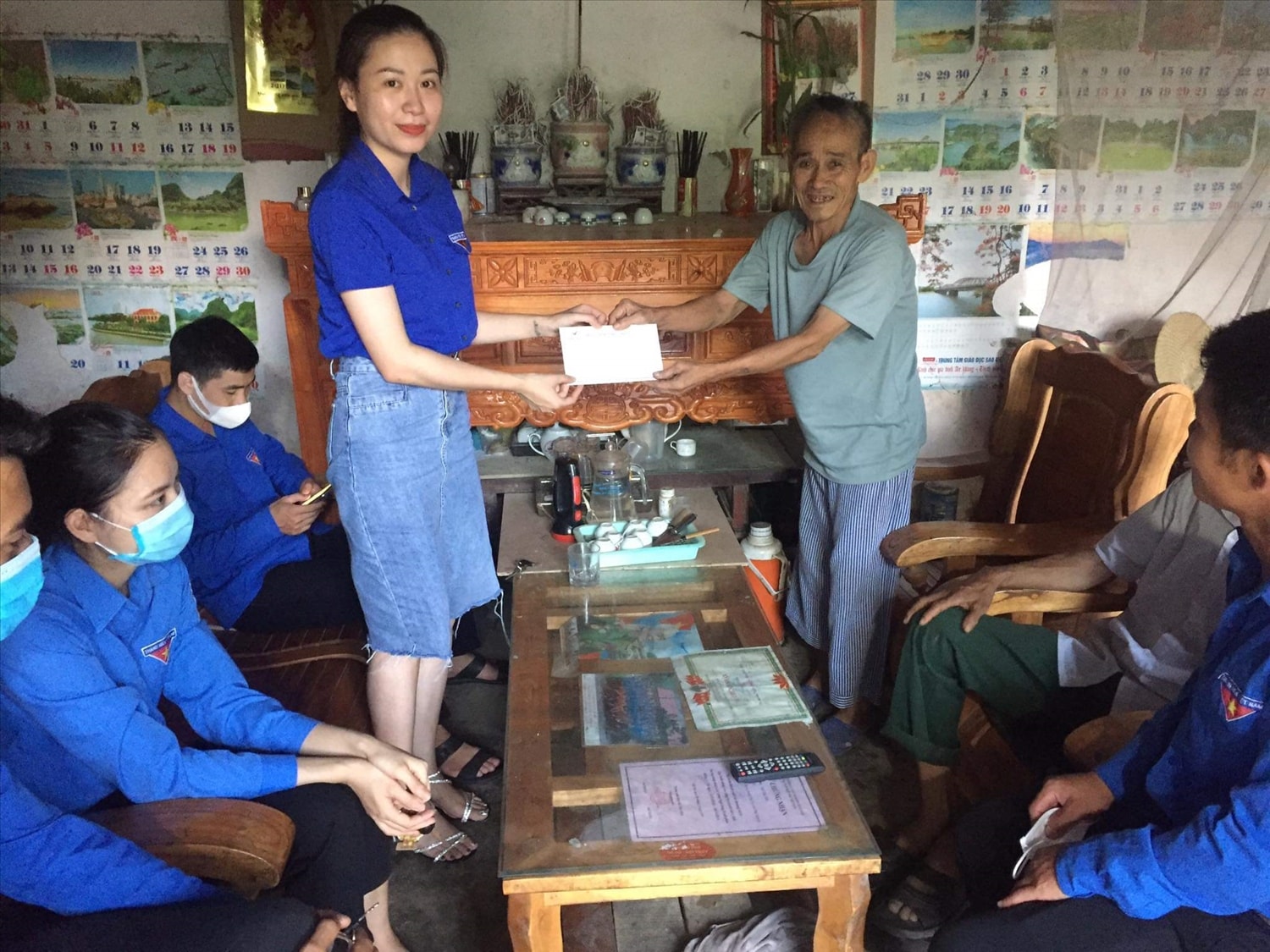 Đoàn Thanh niên xã Bản Ngoại tới thăm gia đình chính sách nhân dịp ngày Thương binh liệt sĩ 27/7 Đoàn Thanh niên xã Bản Ngoại tới thăm gia đình chính sách nhân dịp ngày Thương binh liệt sĩ 27/7