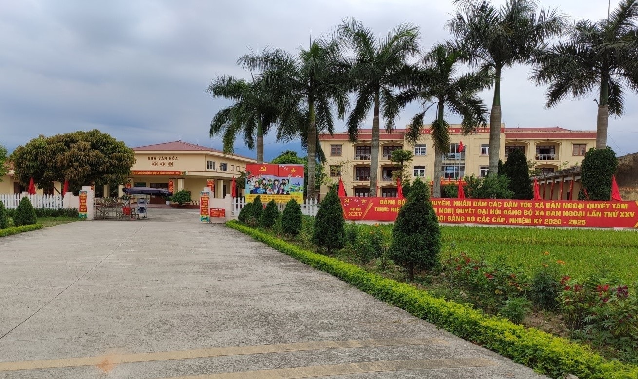 Trụ sở của UBND xã Bản Ngoại được xây dựng khang trang Trụ sở của UBND xã Bản Ngoại được xây dựng khang trang