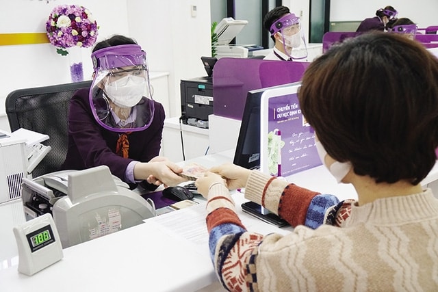 Ngân hàng Nhà nước sẽ công bố công khai kết quả thực hiện cam kết giảm lãi suất, giảm phí của từng ngân hàng. (Ảnh minh họa: Báo Đầu tư)