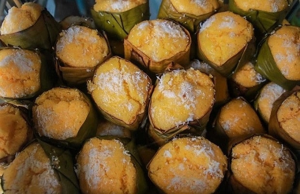 Bánh bò thốt nốt rắc cùi dừa nạo, tạo nên hương vị thơm ngon, bùi rất đặc trưng Bánh bò thốt nốt rắc cùi dừa nạo, tạo nên hương vị thơm ngon, bùi rất đặc trưng
