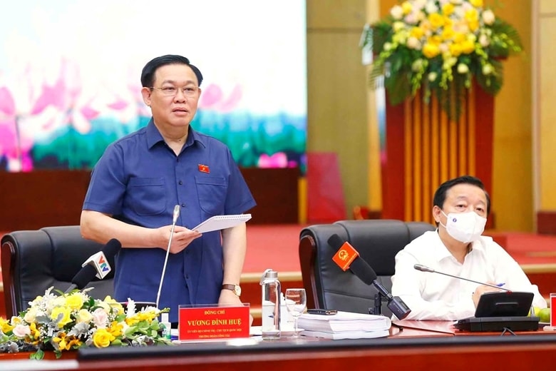 Chủ tịch Quốc hội Vương Đình Huệ phát biểu tại buổi làm việc với Bộ Tài nguyên và Môi trường về tiến độ, các bước chuẩn bị sửa đổi Luật Đất đai 2013. Ảnh: TL