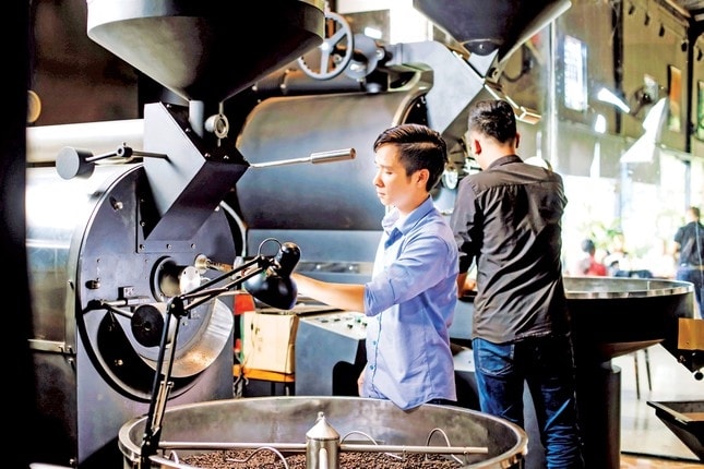 Anh Hoàng đầu tư máy móc, chế biến cà phê theo chuỗi khép kín Anh Hoàng đầu tư máy móc, chế biến cà phê theo chuỗi khép kín