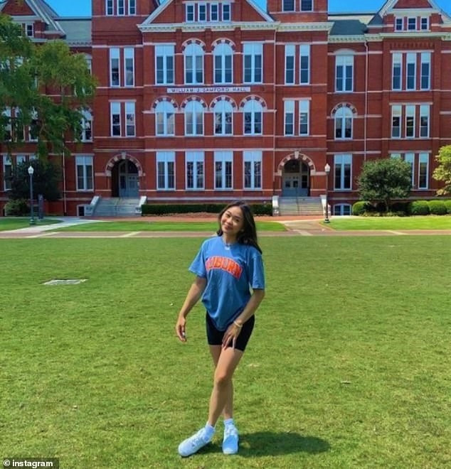 Tân sinh viên Sunisa Lee tại  sân Trường Auburn