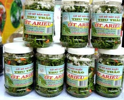 Sản phẩm ớt muối ariêu của người Cơ Tu