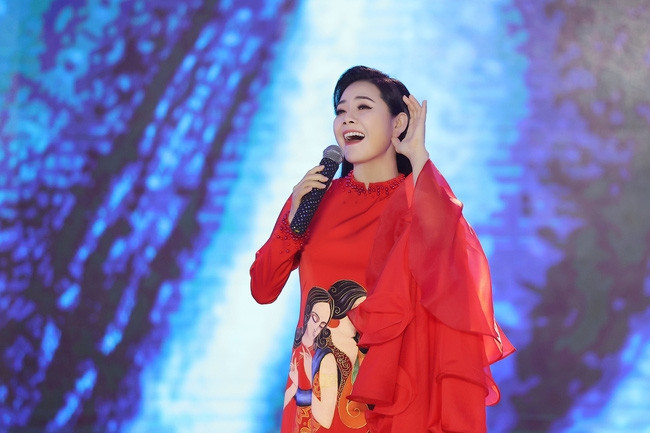 Ca sĩ Lương Nguyệt Anh