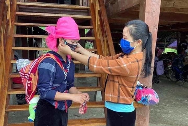 Đồng bào DTTS thực hiện các biện pháp phòng, chống dịch Covid-19. Ảnh: INT Đồng bào DTTS thực hiện các biện pháp phòng, chống dịch Covid-19. Ảnh: INT