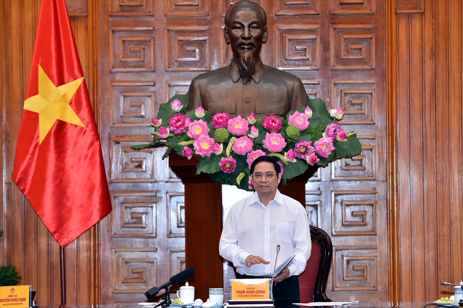 Thủ tướng Phạm Minh Chính: Đã thực hiện giãn cách là phải thực hiện nghiêm, phải thực hiện tốt việc đảm bảo an sinh xã hội, trước hết là không để người dân thiếu ăn, thiếu mặc. Ảnh VGP/Nhật Bắc Thủ tướng Phạm Minh Chính: Đã thực hiện giãn cách là phải thực hiện nghiêm, phải thực hiện tốt việc đảm bảo an sinh xã hội, trước hết là không để người dân thiếu ăn, thiếu mặc. Ảnh VGP/Nhật Bắc