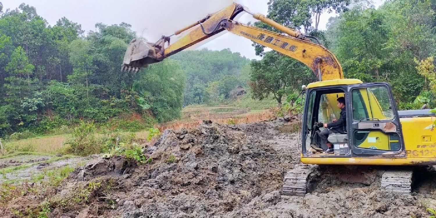 Công cuộc khai hoang của bà con đã được thực hiện bằng cơ giới hóa