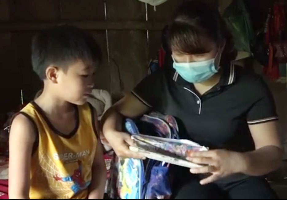 Các thầy cô giáo Trường TH và THCS Xuân Tầm nắm bắt tâm tư, nguyện vọng cũng như tuyên truyền vận động học sinh tiếp tục đến lớp 