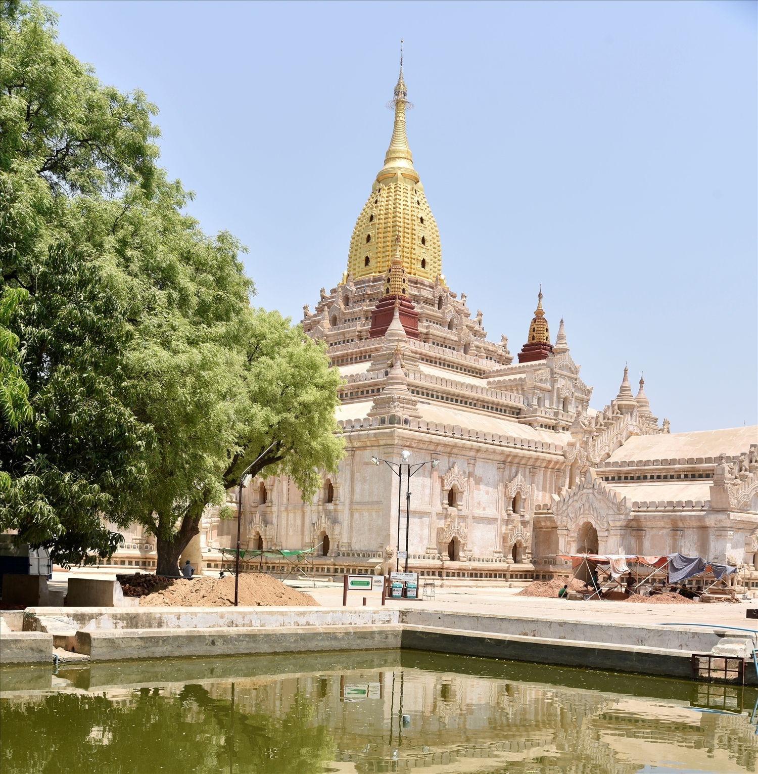 Đền Ananda ở thánh địa Bagan