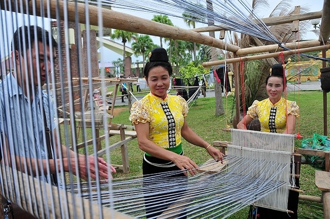  Đồng bào Thái phát triển nhiều nghề thủ công trước hết để phục vụ nhu cầu tiêu dùng của gia đình sau đó dùng để trao đổi hàng hóa với các dân tộc anh em khác