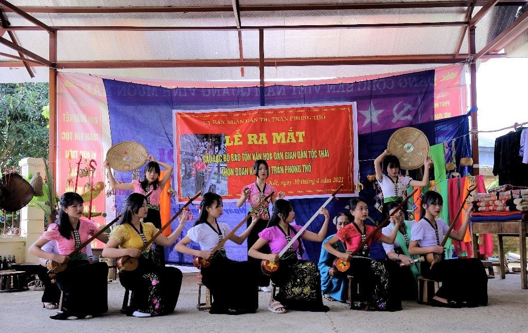 Bồi dưỡng thế hệ kế cận là mục tiêu hướng tới của Câu lạc bộ Văn hóa dân gian dân tộc Thái thôn Đoàn Kết, thị trấn Phong Thổ (Lai Châu) Bồi dưỡng thế hệ kế cận là mục tiêu hướng tới của CLB Văn hóa dân gian dân tộc Thái thôn Đoàn Kết, thị trấn Phong Thổ (Lai Châu)