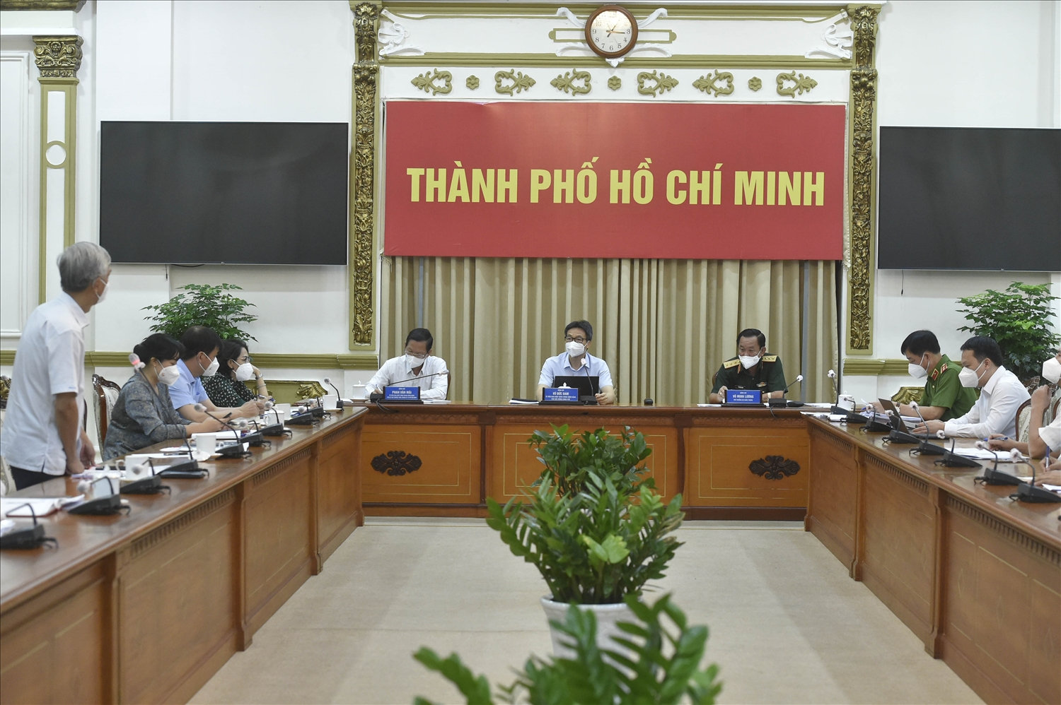 Phó Thủ tướng Vũ Đức Đam, Tổ công tác đặc biệt của Chính phủ đề nghị TP.HCM đưa nhanh nhất các gói hỗ trợ an sinh đến những người gặp khó khăn. - Ảnh: VGP/Đình Nam