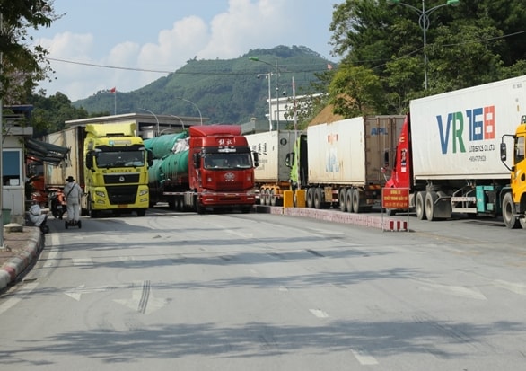 UBND tỉnh Lạng Sơn đã chỉ đạo các lực lượng siết chặt kiểm soát y tế đối với lái xe và chủ hàng.