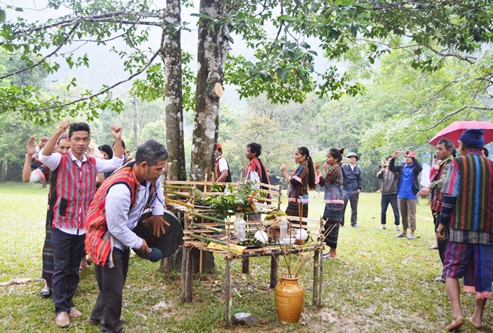 Lễ hội mừng cơm mới của đồng bào Bru Vân Kiều