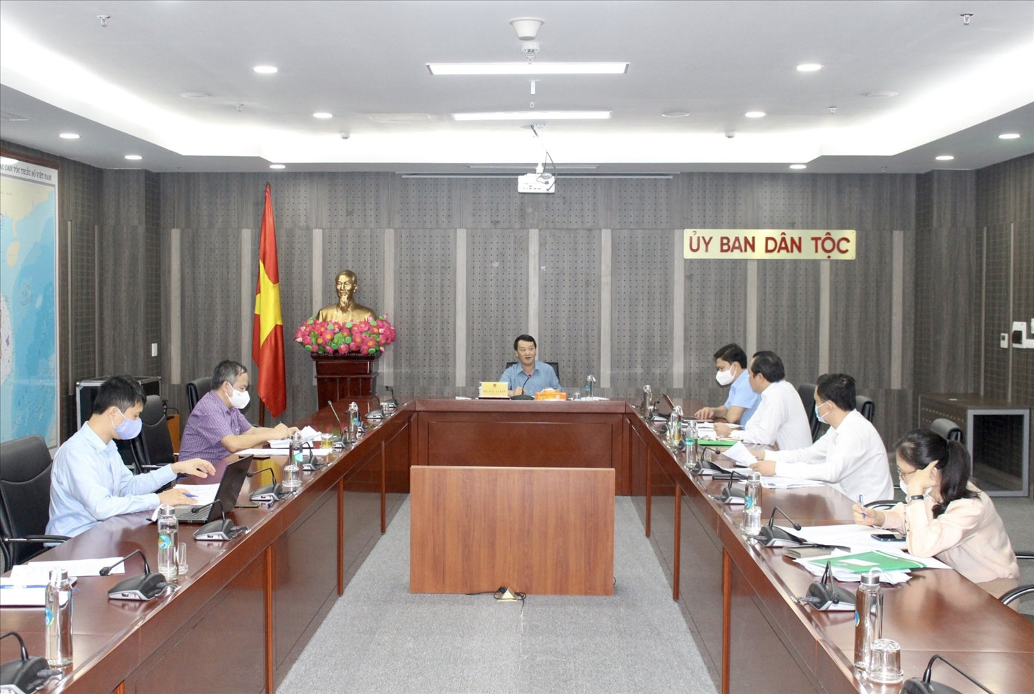 Bộ trưởng, Chủ nhiệm UBDT Hầu A Lềnh chủ trì cuộc họp Bộ trưởng, Chủ nhiệm UBDT Hầu A Lềnh chủ trì cuộc họp