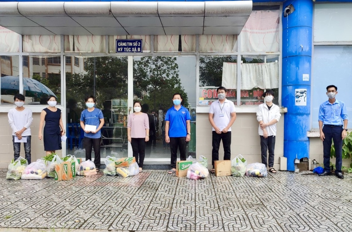 Cần Thơ: Trao quà hỗ trợ cho du học sinh Campuchia 