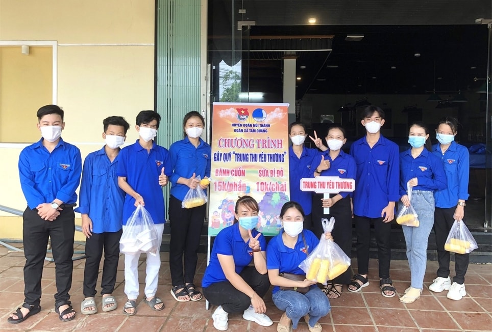 Đoàn Thanh niên xã Tam Quang tiếp tục chương trình bán hàng gây quỹ “Trung thu yêu thương” Đoàn Thanh niên xã Tam Quang tiếp tục chương trình bán hàng gây quỹ “Trung thu yêu thương”