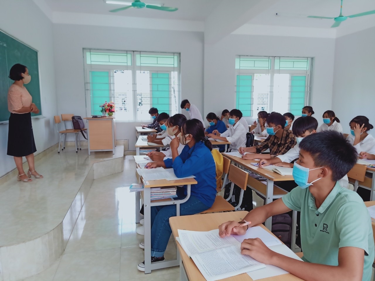Trường PTDTNT huyện Nậm Nhùn đảm bảo an toàn phòng chống dịch trong nhà trường. Trường PTDTNT huyện Nậm Nhùn đảm bảo an toàn phòng chống dịch trong nhà trường.