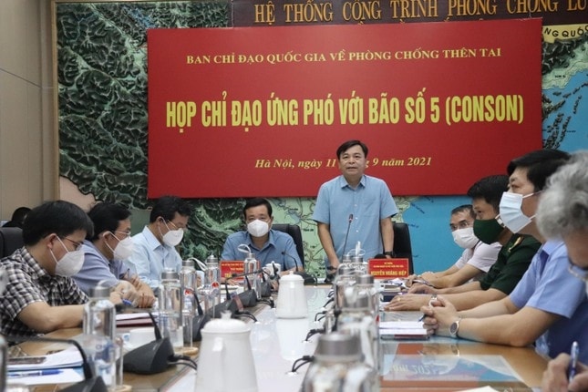 Thứ trưởng Bộ NN&PTNT Nguyễn Hoàng Hiệp đề nghị các địa phương phải chỉ đạo phòng chống quyết liệt hơn trong bối cảnh vừa chống bão, vừa chống dịch Thứ trưởng Bộ NN&PTNT Nguyễn Hoàng Hiệp đề nghị các địa phương phải chỉ đạo phòng chống quyết liệt hơn trong bối cảnh vừa chống bão, vừa chống dịch