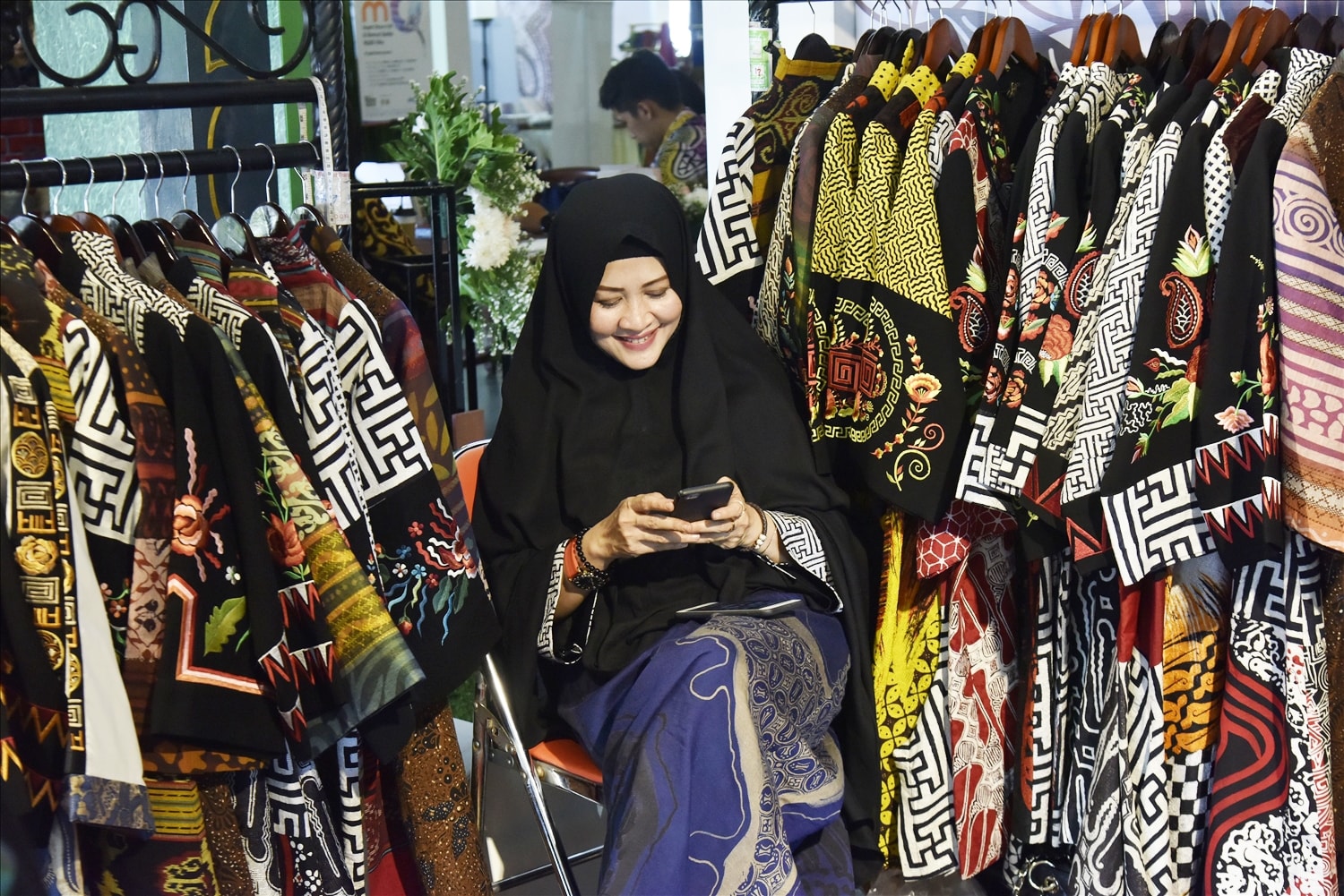 Một gian hàng bán sản phẩm dệt batik tại Indonesia